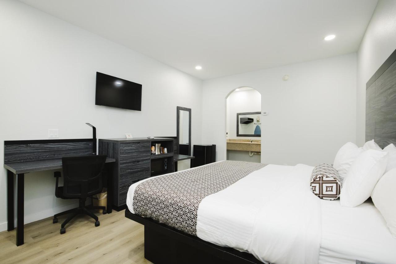 Sapphire Inn & Suites เดียร์พาร์ค ภายนอก รูปภาพ