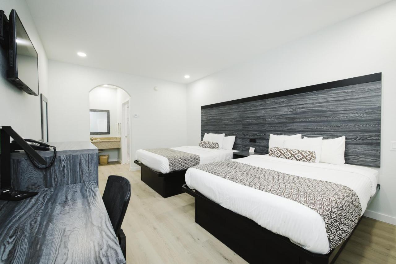 Sapphire Inn & Suites เดียร์พาร์ค ภายนอก รูปภาพ