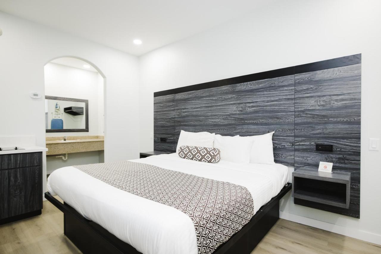 Sapphire Inn & Suites เดียร์พาร์ค ภายนอก รูปภาพ