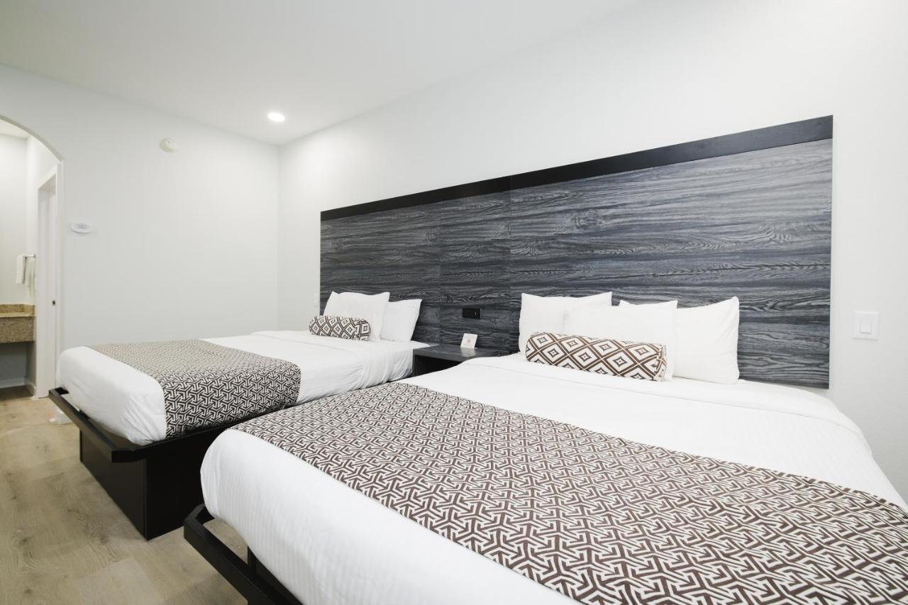 Sapphire Inn & Suites เดียร์พาร์ค ภายนอก รูปภาพ