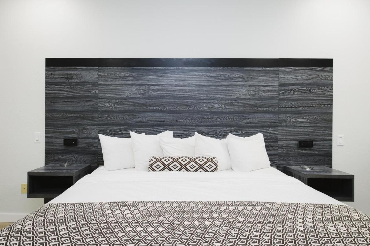 Sapphire Inn & Suites เดียร์พาร์ค ภายนอก รูปภาพ