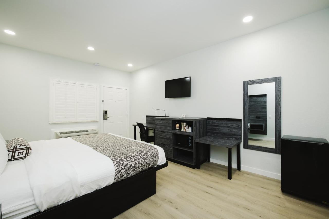 Sapphire Inn & Suites เดียร์พาร์ค ภายนอก รูปภาพ