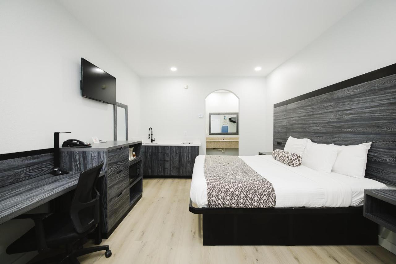 Sapphire Inn & Suites เดียร์พาร์ค ภายนอก รูปภาพ