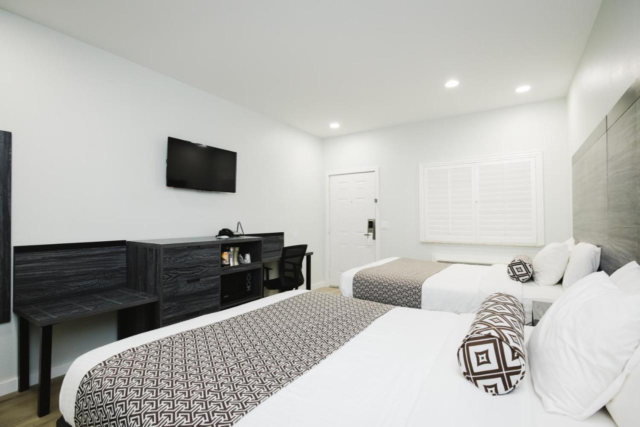 Sapphire Inn & Suites เดียร์พาร์ค ภายนอก รูปภาพ