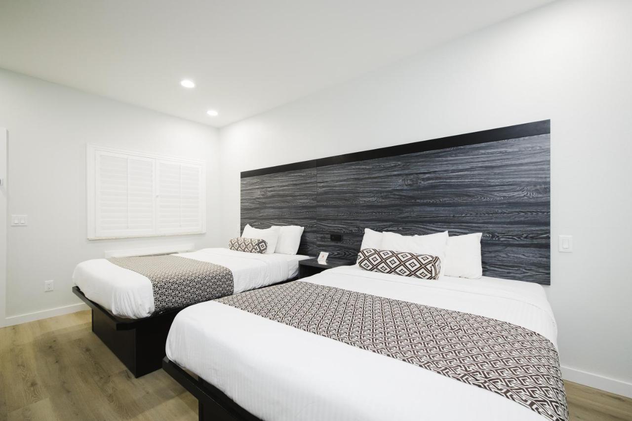 Sapphire Inn & Suites เดียร์พาร์ค ภายนอก รูปภาพ