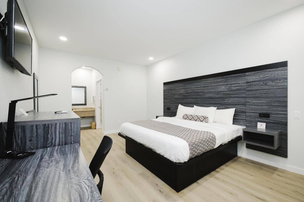 Sapphire Inn & Suites เดียร์พาร์ค ภายนอก รูปภาพ