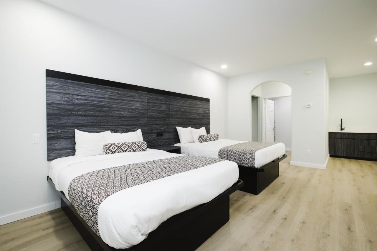 Sapphire Inn & Suites เดียร์พาร์ค ภายนอก รูปภาพ