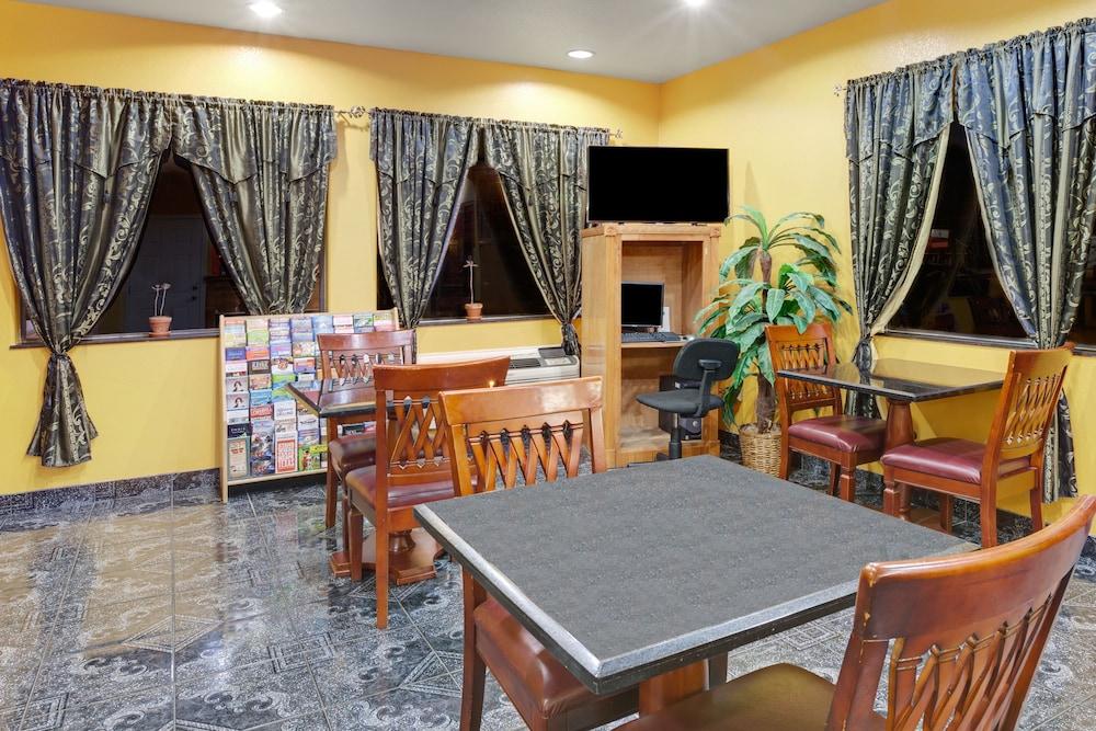 Sapphire Inn & Suites เดียร์พาร์ค ภายนอก รูปภาพ